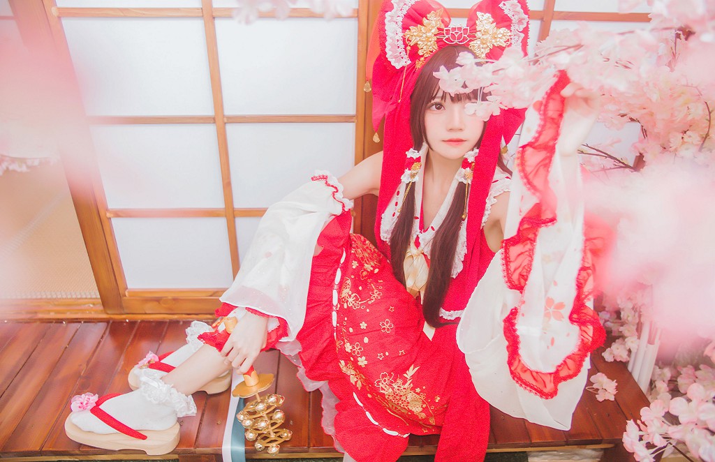 疯猫ss《灵梦》 [萝莉COS] 写真集[40P]