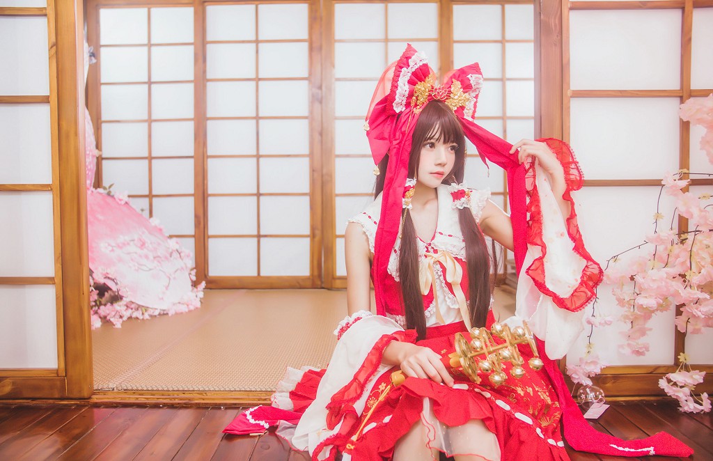 疯猫ss《灵梦》 [萝莉COS] 写真集[40P]