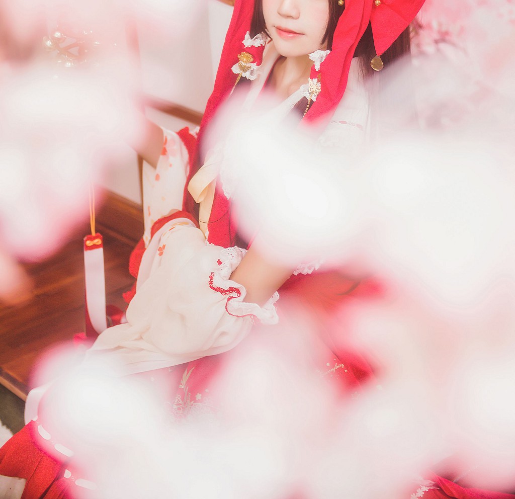 疯猫ss《灵梦》 [萝莉COS] 写真集[40P]