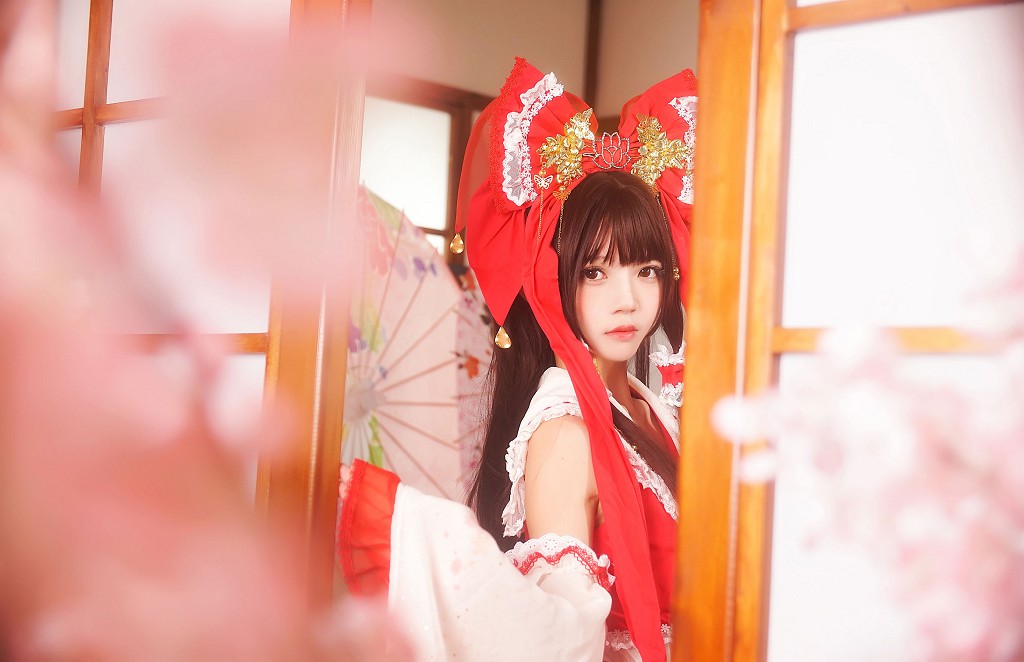 疯猫ss《灵梦》 [萝莉COS] 写真集[40P]