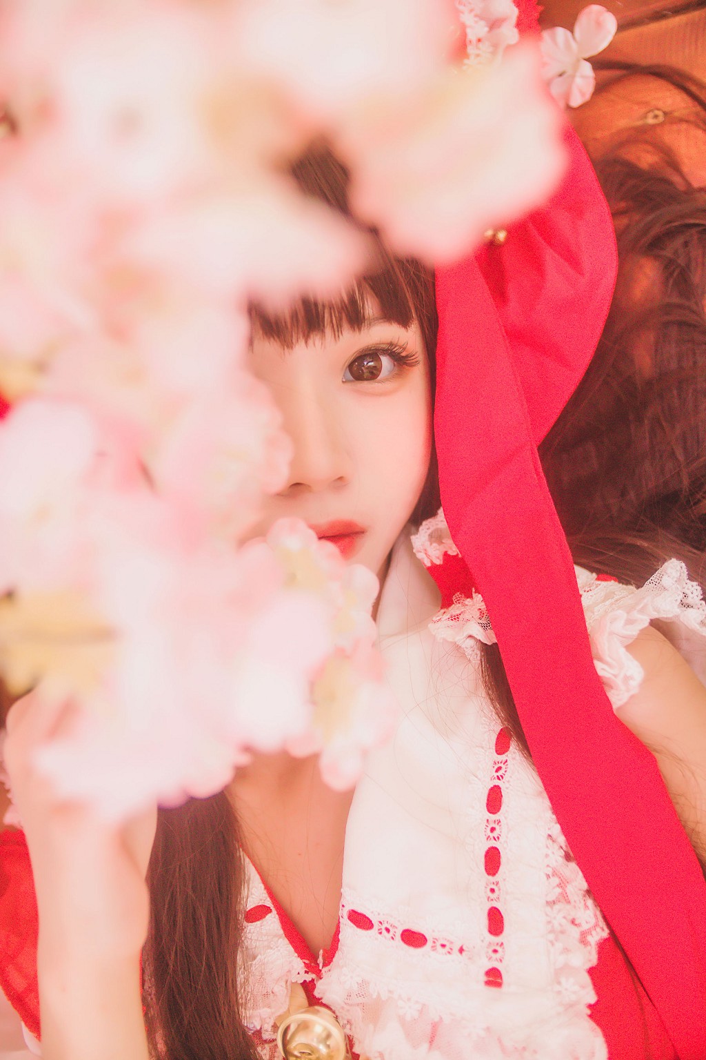 疯猫ss《灵梦》 [萝莉COS] 写真集[40P]