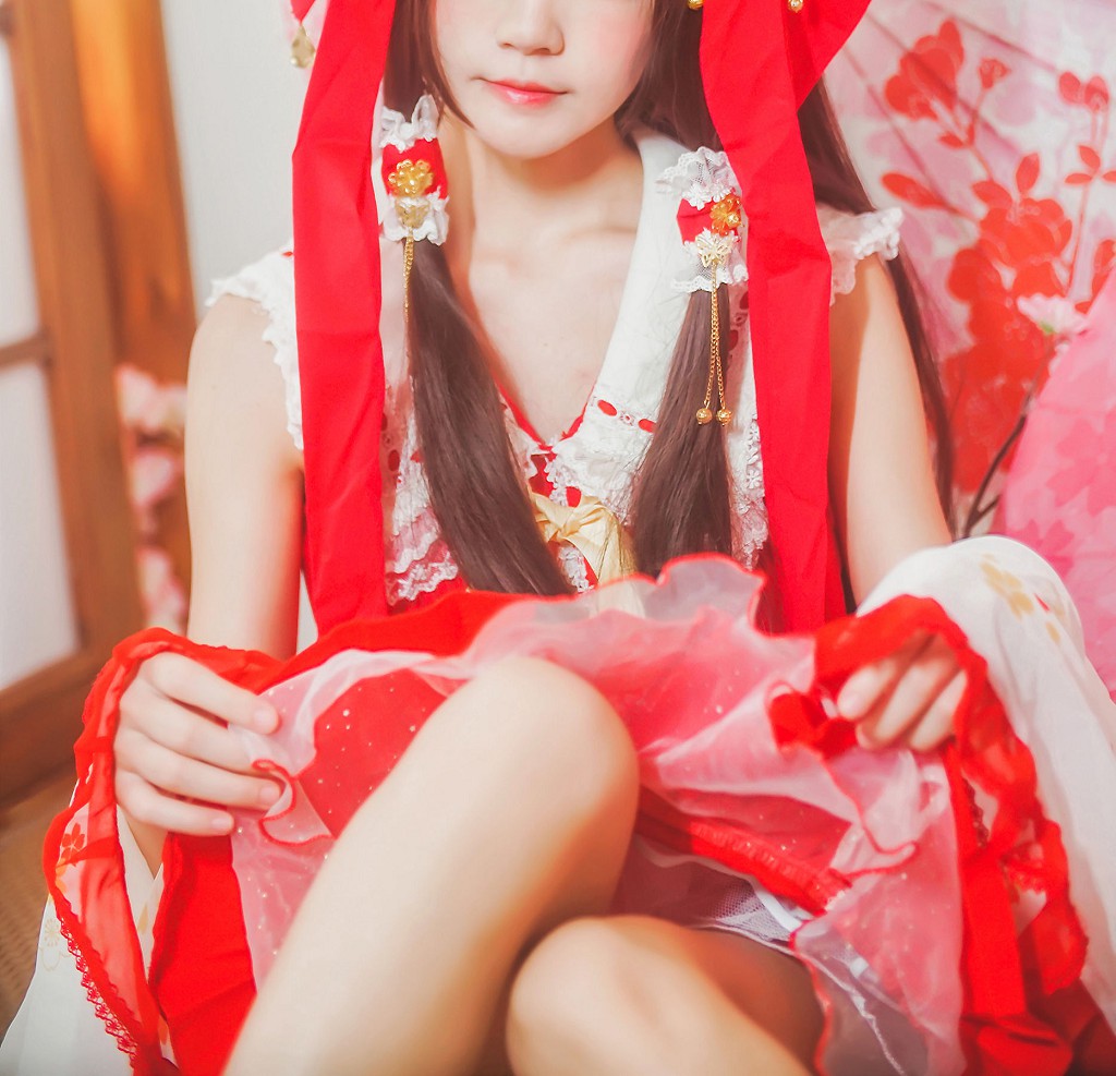 疯猫ss《灵梦》 [萝莉COS] 写真集[40P]