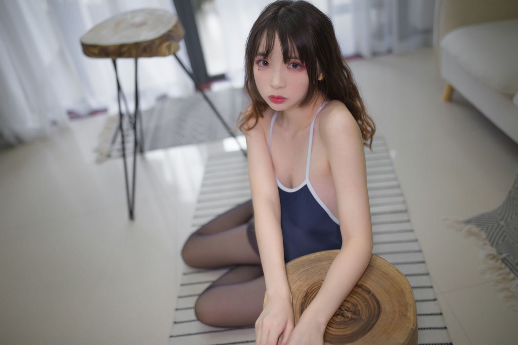 疯猫ss《丝袜狂想曲(透)》 [萝莉COS] 写真集[56P]