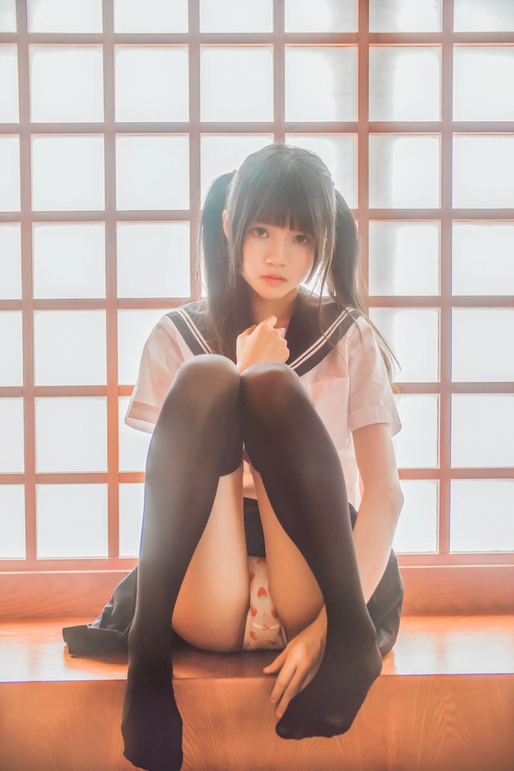 桜桃喵《小背心换水手服》 [萝莉COS] 写真集[144P]