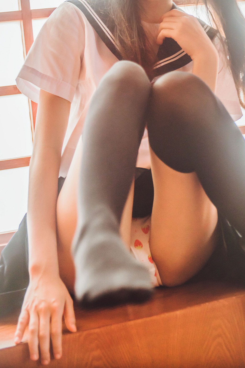 桜桃喵《小背心换水手服》 [萝莉COS] 写真集[144P]