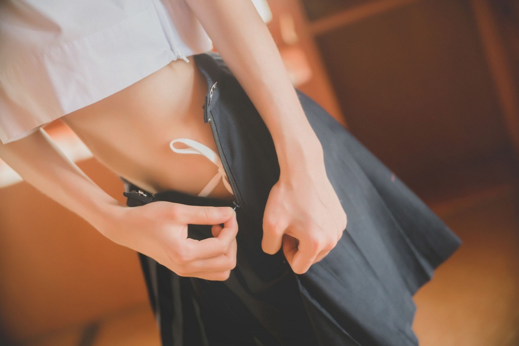 桜桃喵《小背心换水手服》 [萝莉COS] 写真集[144P]