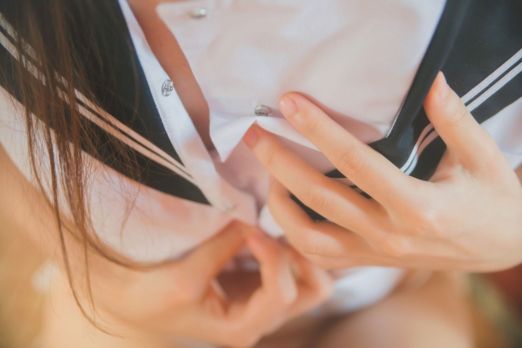 桜桃喵《小背心换水手服》 [萝莉COS] 写真集[144P]