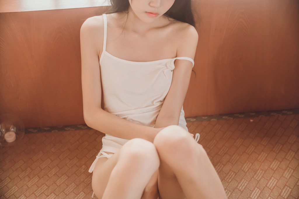 桜桃喵《小背心换水手服》 [萝莉COS] 写真集[144P]