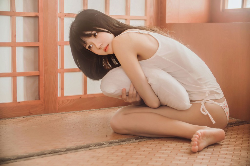 桜桃喵《小背心换水手服》 [萝莉COS] 写真集[144P]