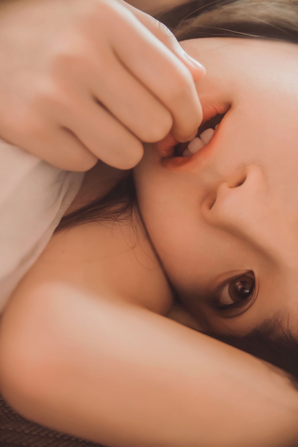 桜桃喵《小背心换水手服》 [萝莉COS] 写真集[144P]