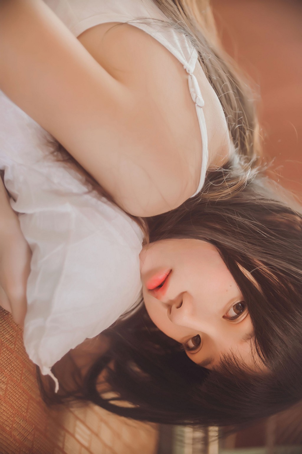 桜桃喵《小背心换水手服》 [萝莉COS] 写真集[144P]