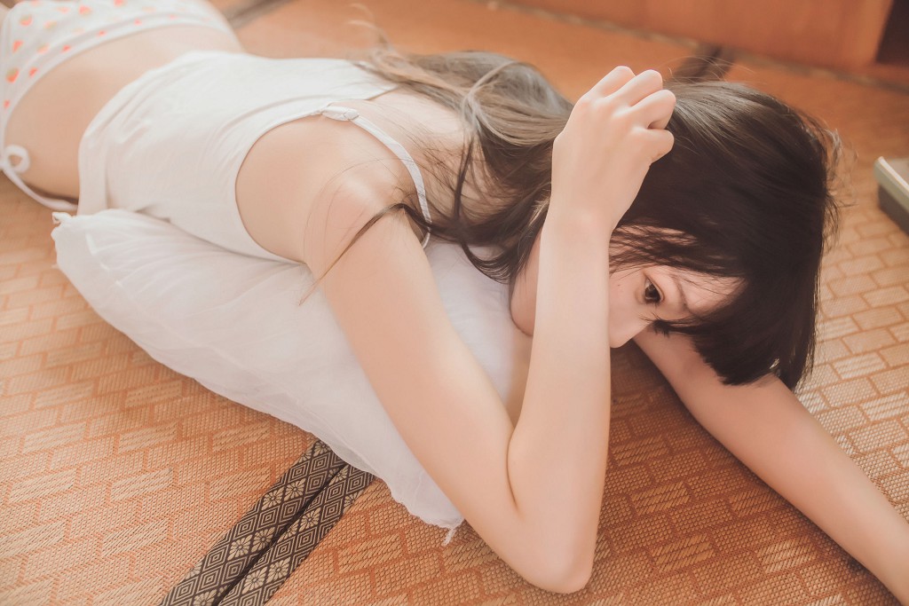 桜桃喵《小背心换水手服》 [萝莉COS] 写真集[144P]