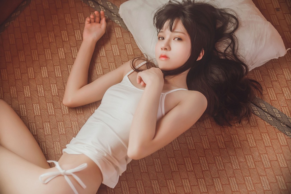 桜桃喵《小背心换水手服》 [萝莉COS] 写真集[144P]