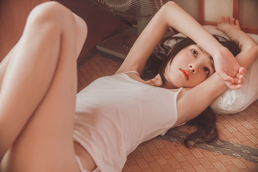 桜桃喵《小背心换水手服》 [萝莉COS] 写真集[144P]