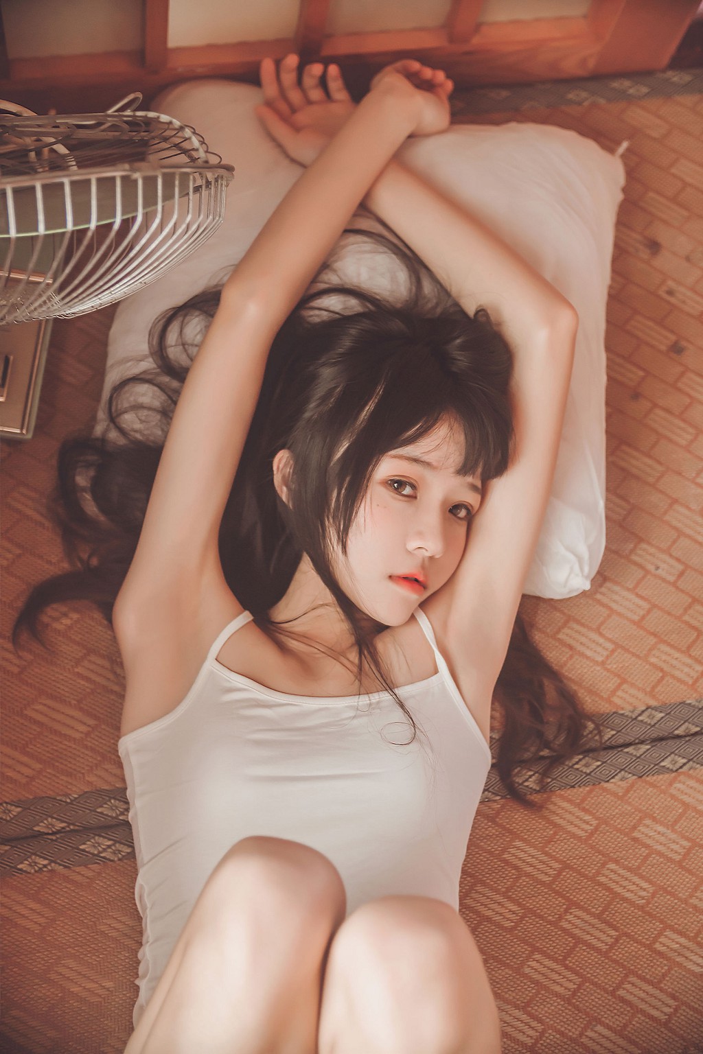 桜桃喵《小背心换水手服》 [萝莉COS] 写真集[144P]