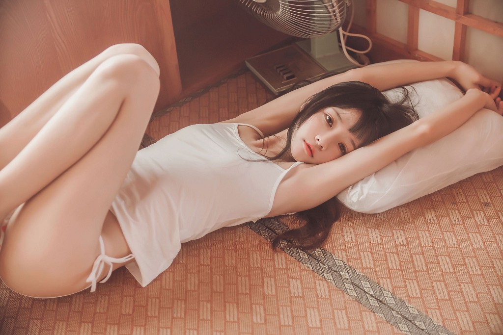 桜桃喵《小背心换水手服》 [萝莉COS] 写真集[144P]