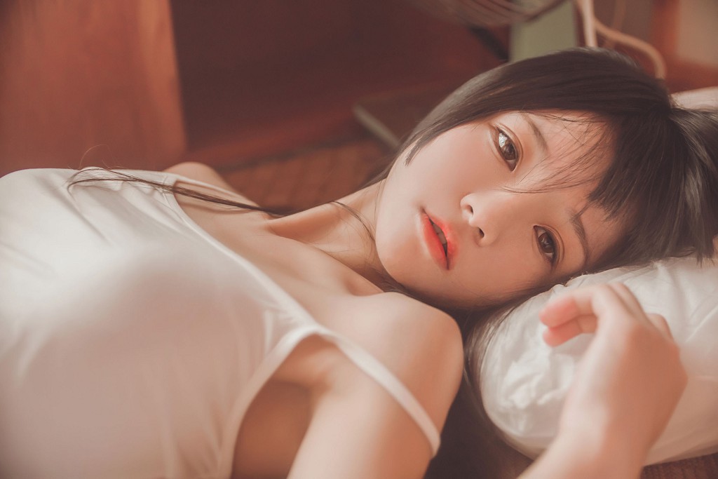 桜桃喵《小背心换水手服》 [萝莉COS] 写真集[144P]