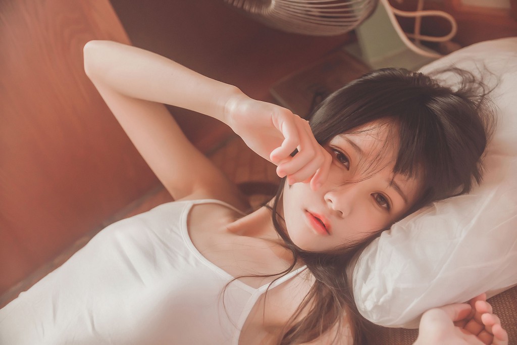 桜桃喵《小背心换水手服》 [萝莉COS] 写真集[144P]