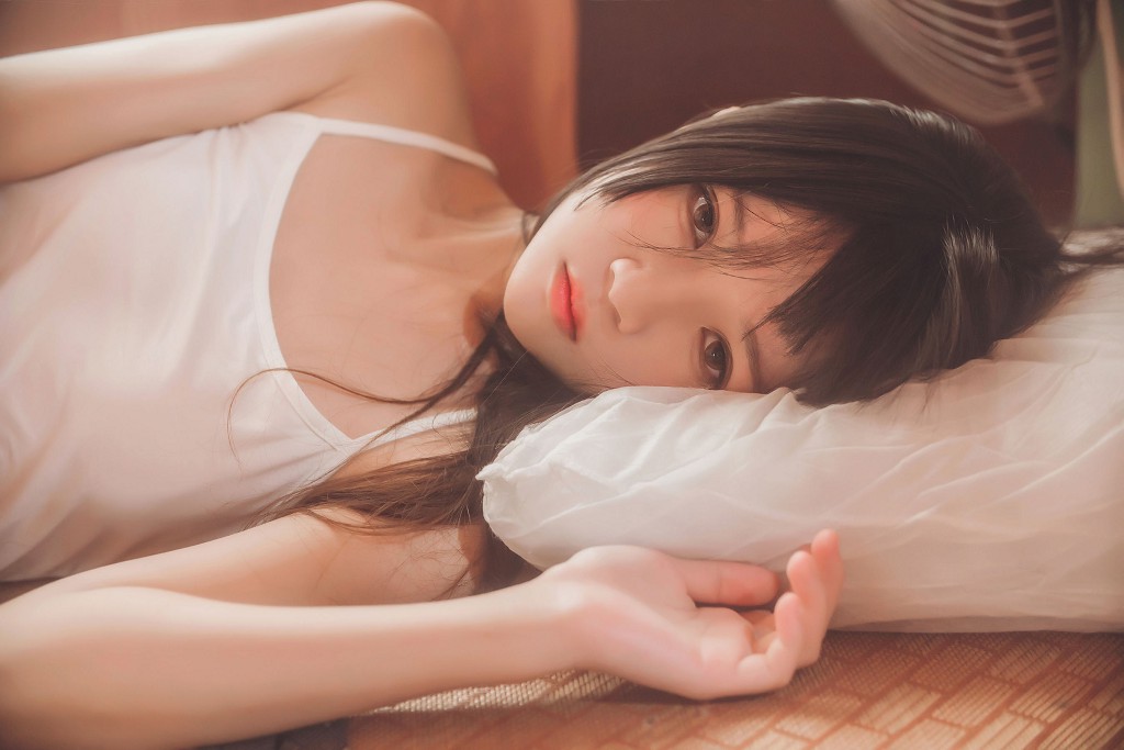 桜桃喵《小背心换水手服》 [萝莉COS] 写真集[144P]