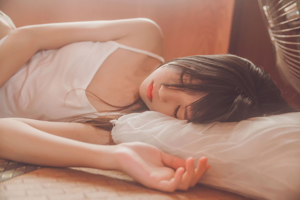 桜桃喵《小背心换水手服》 [萝莉COS] 写真集[144P]