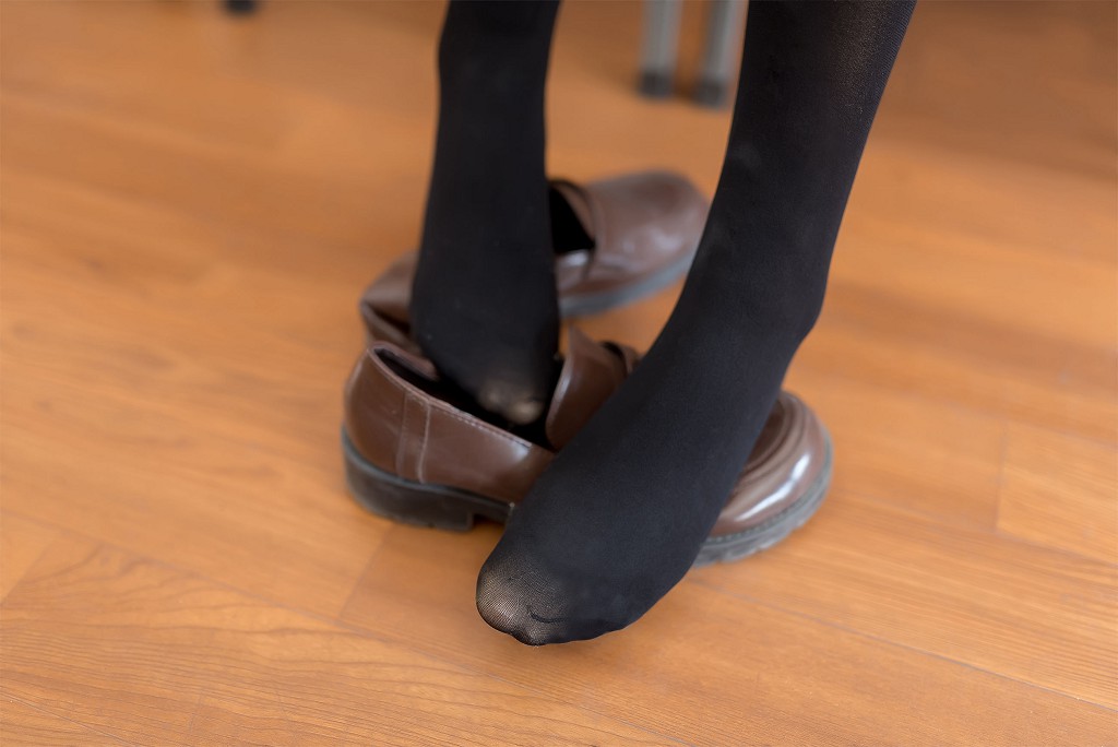 萌妹木绵绵OwO《西式JK》 [COSER美女] 写真集[47P]