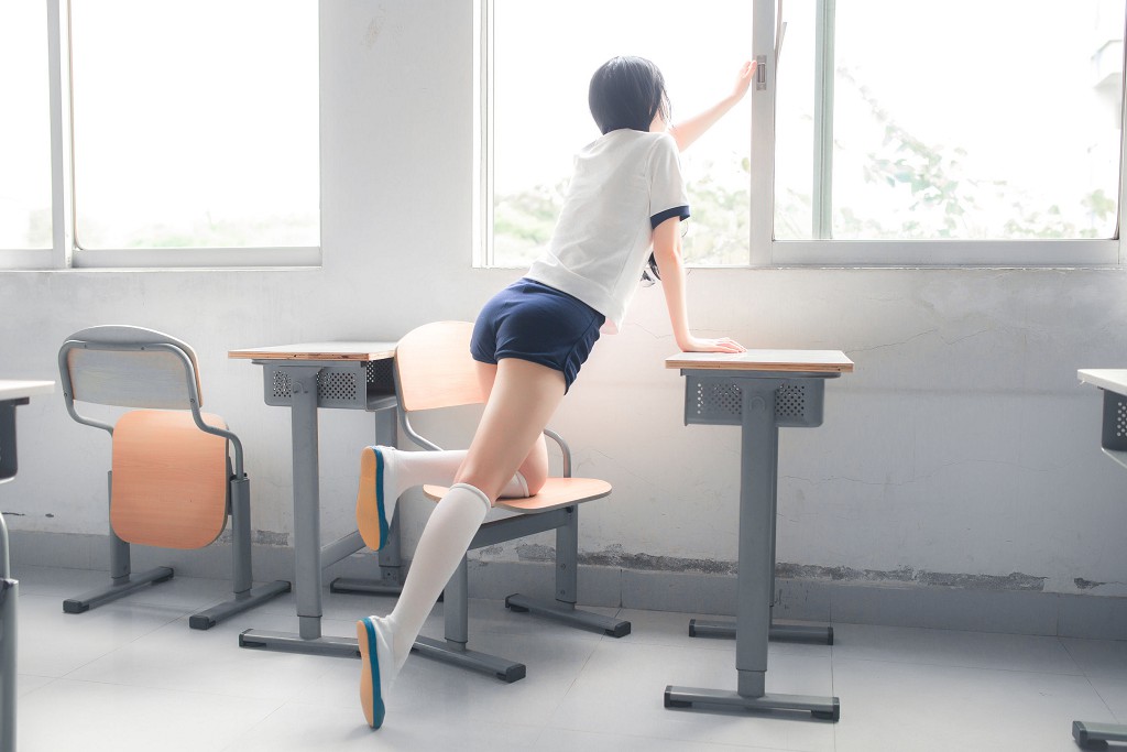 疯猫ss《体操服白丝》 [萝莉COS] 写真集[46P]