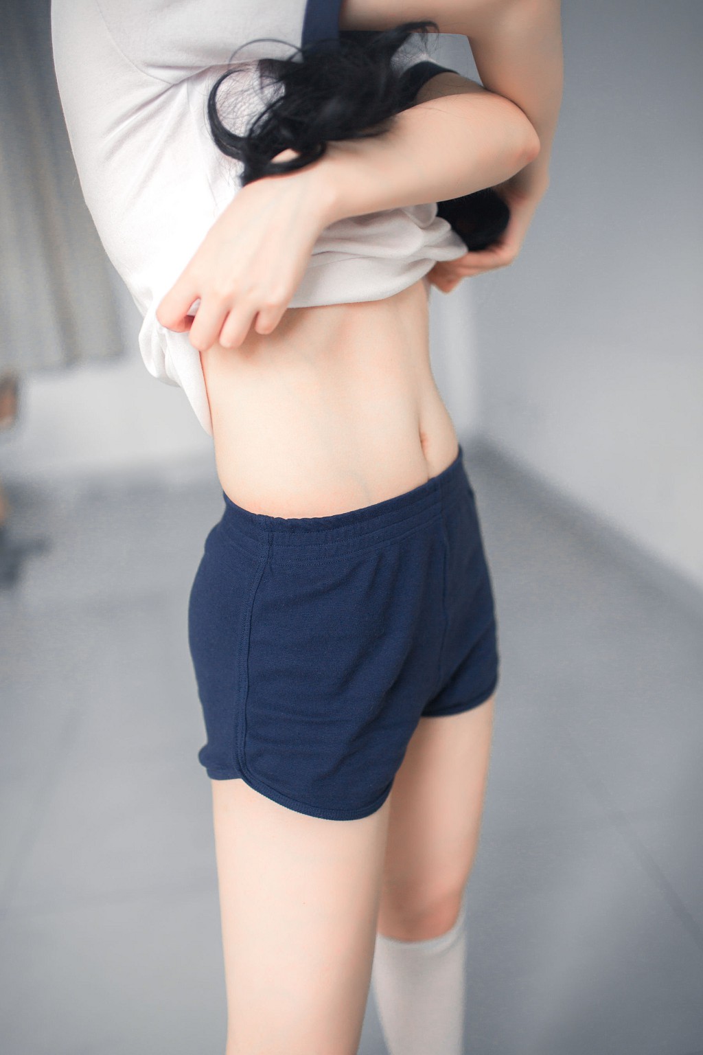 疯猫ss《体操服白丝》 [萝莉COS] 写真集[46P]