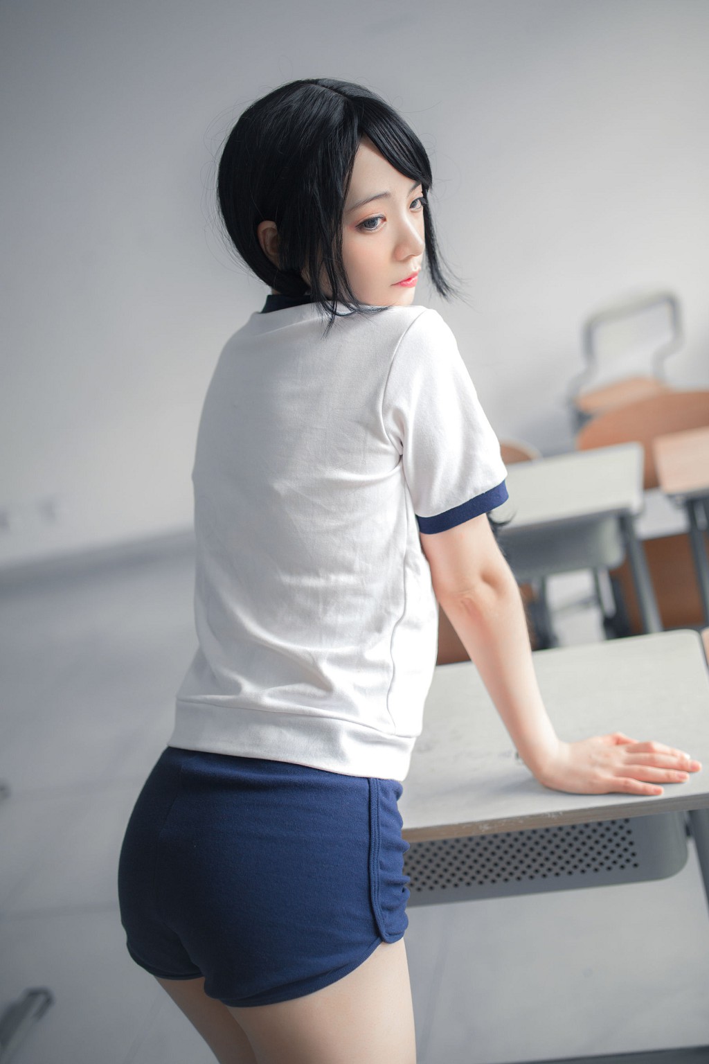 疯猫ss《体操服白丝》 [萝莉COS] 写真集[46P]