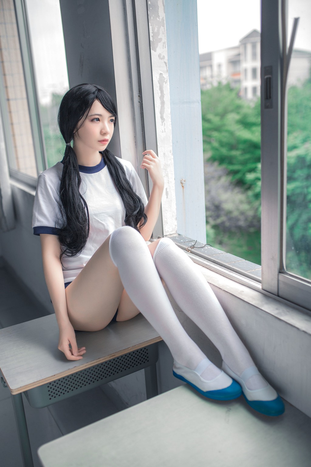 疯猫ss《体操服白丝》 [萝莉COS] 写真集[46P]