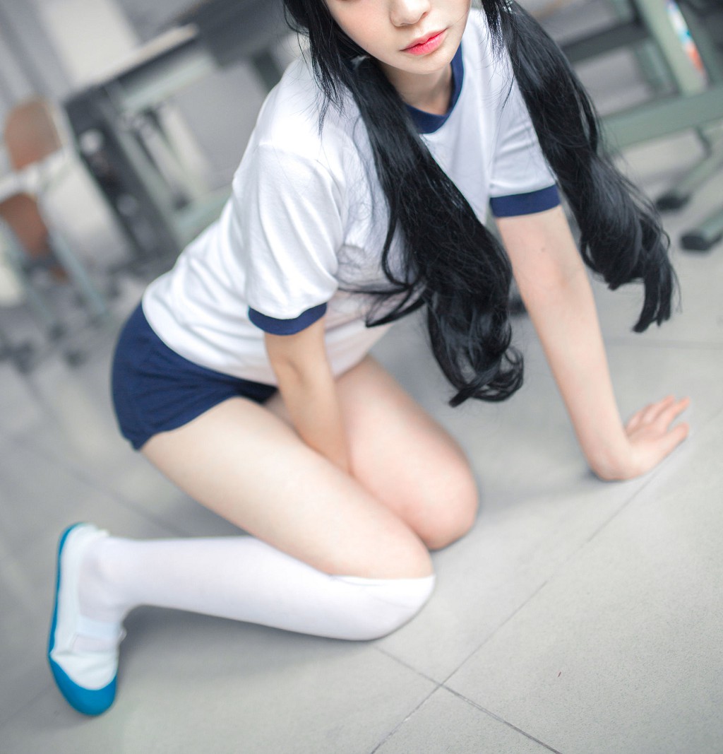 疯猫ss《体操服白丝》 [萝莉COS] 写真集[46P]