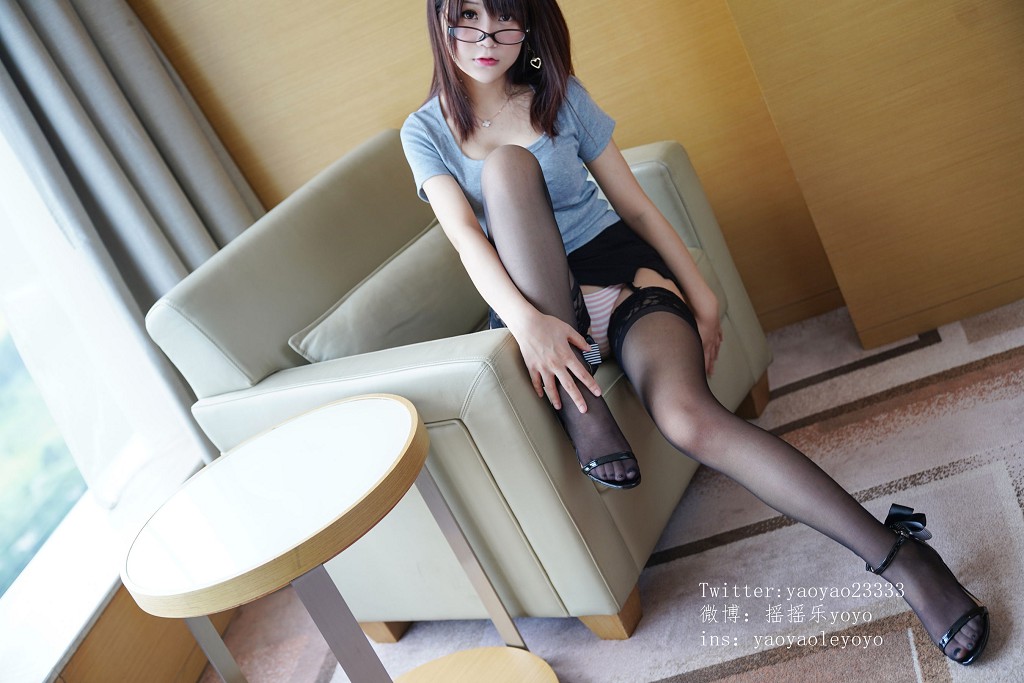 COSER摇摇乐yoyo《制服御姐》 [Cosplay福利] 写真集[150P]