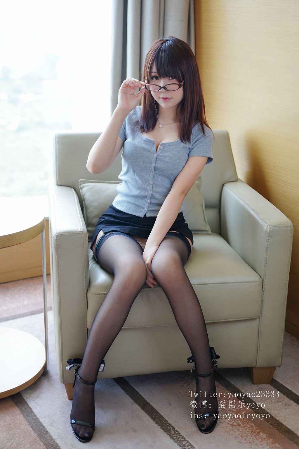 COSER摇摇乐yoyo《制服御姐》 [Cosplay福利] 写真集[150P]