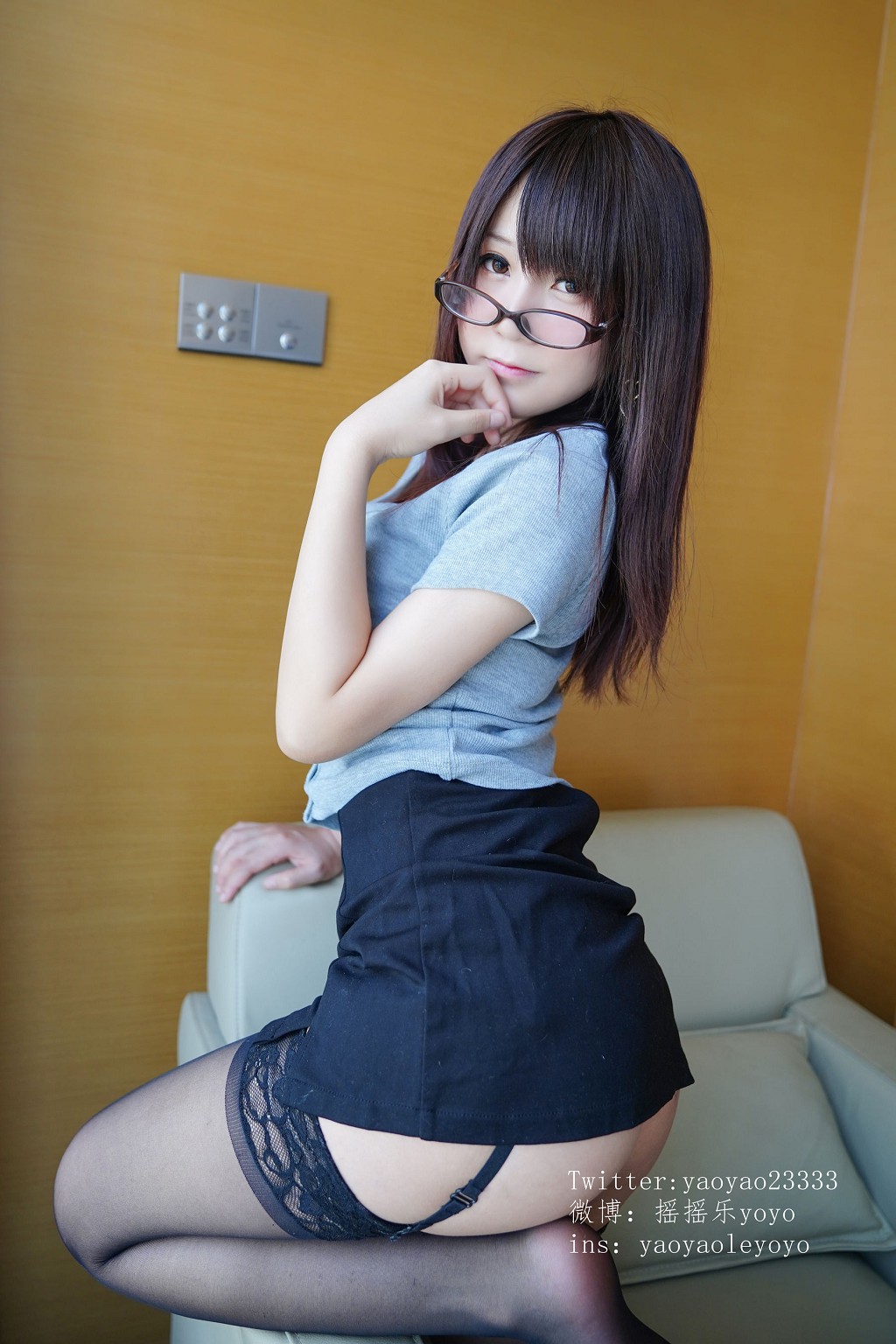 COSER摇摇乐yoyo《制服御姐》 [Cosplay福利] 写真集[150P]