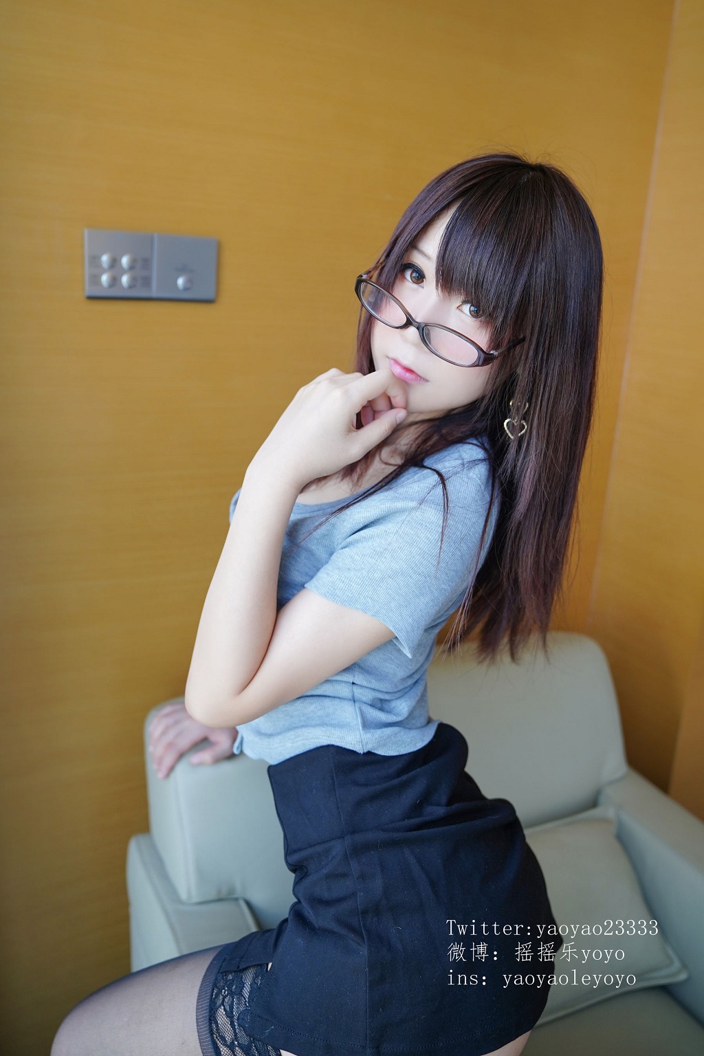 COSER摇摇乐yoyo《制服御姐》 [Cosplay福利] 写真集[150P]