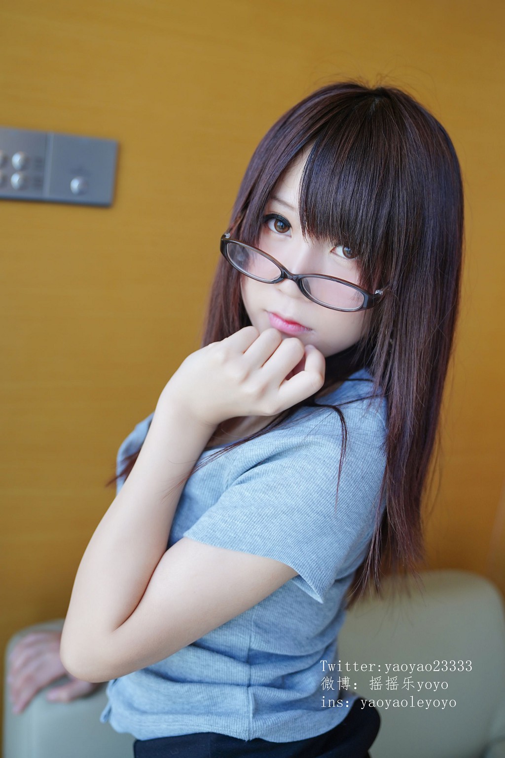 COSER摇摇乐yoyo《制服御姐》 [Cosplay福利] 写真集[150P]