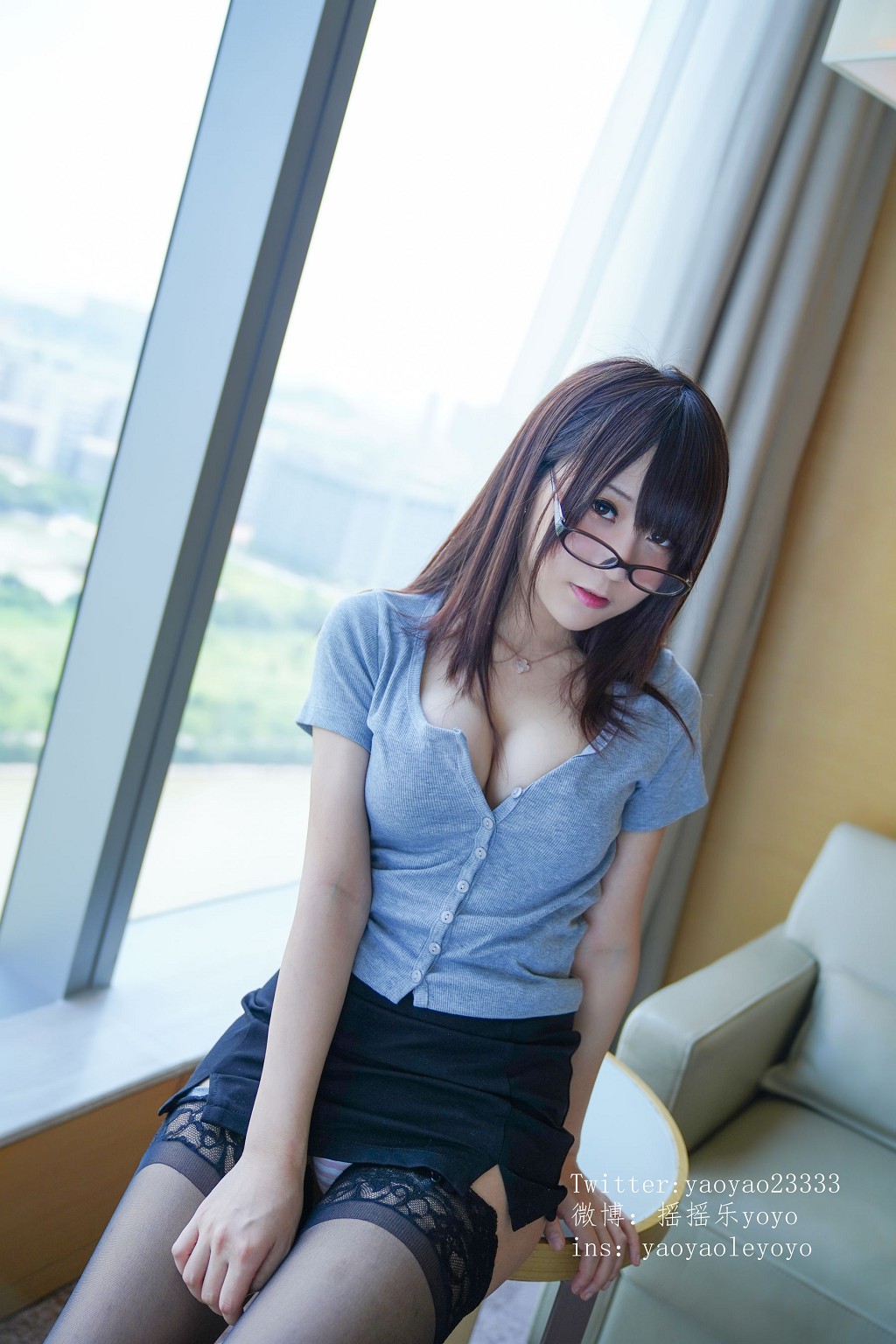 COSER摇摇乐yoyo《制服御姐》 [Cosplay福利] 写真集[150P]