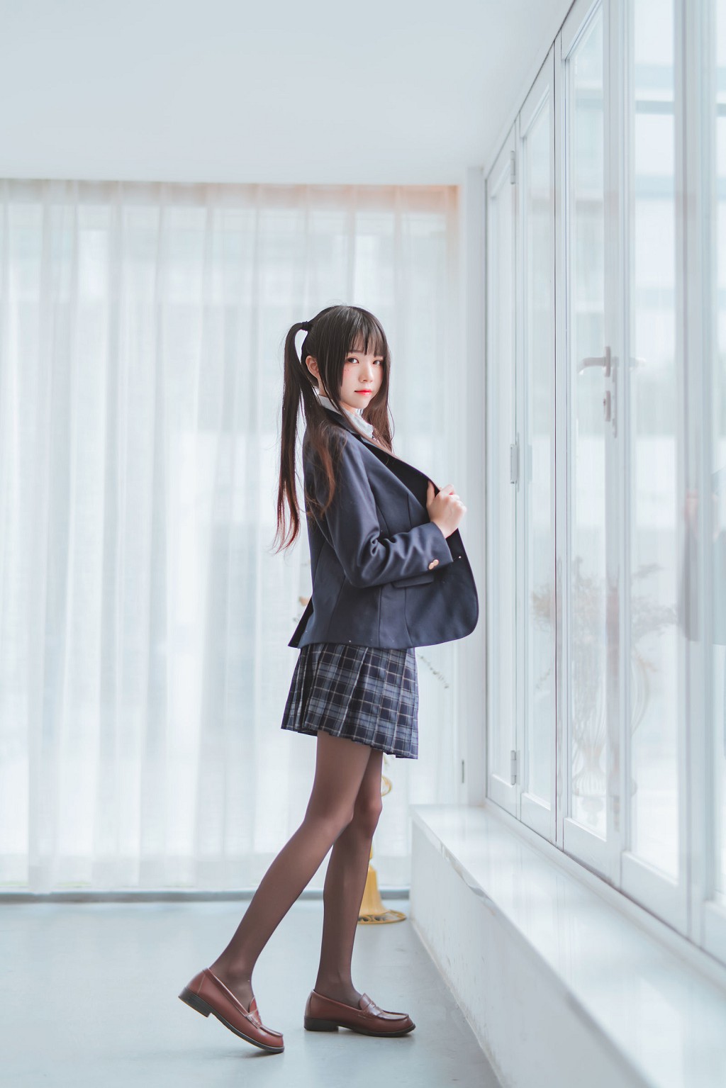 桜桃喵《冬季制服丝秀》 [Cosplay美女] 写真集[45P]