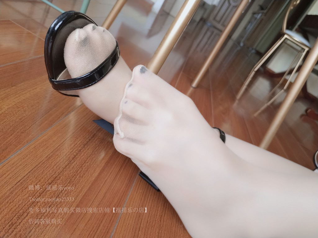 COSER摇摇乐yoyo《御姐向！》 [Cosplay福利] 写真集[120P]