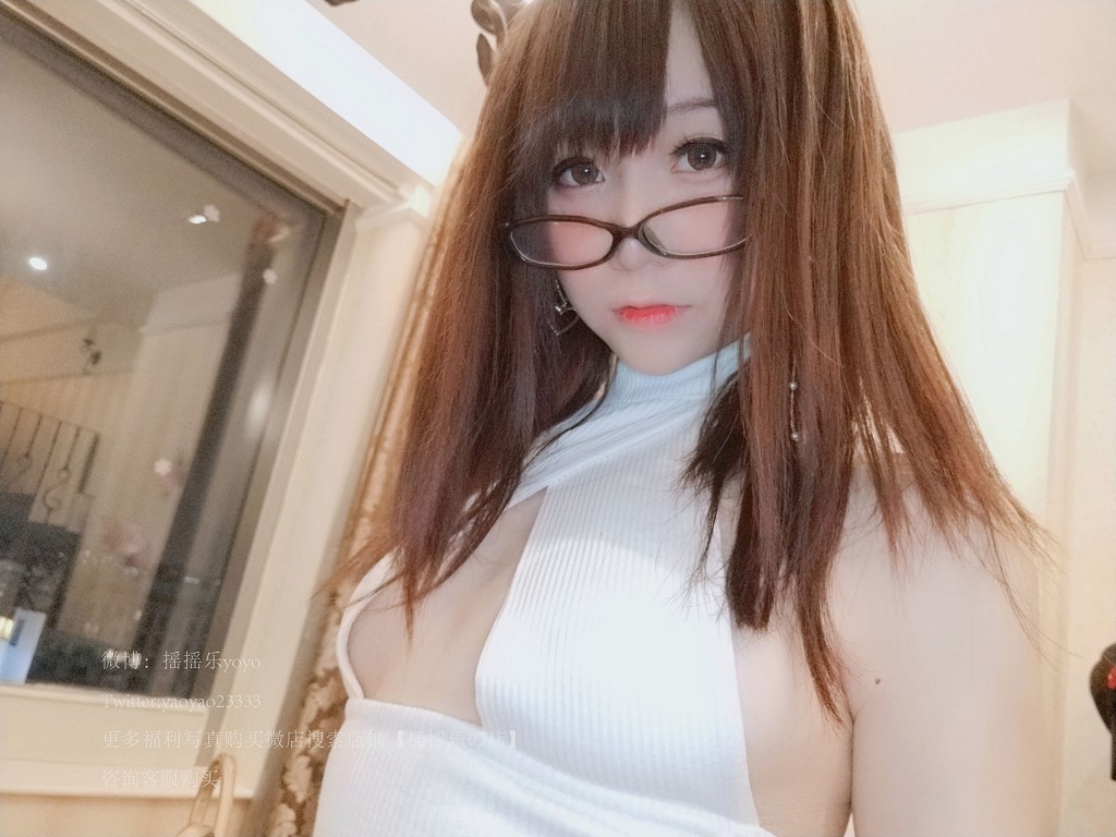 COSER摇摇乐yoyo《御姐向！》 [Cosplay福利] 写真集[120P]