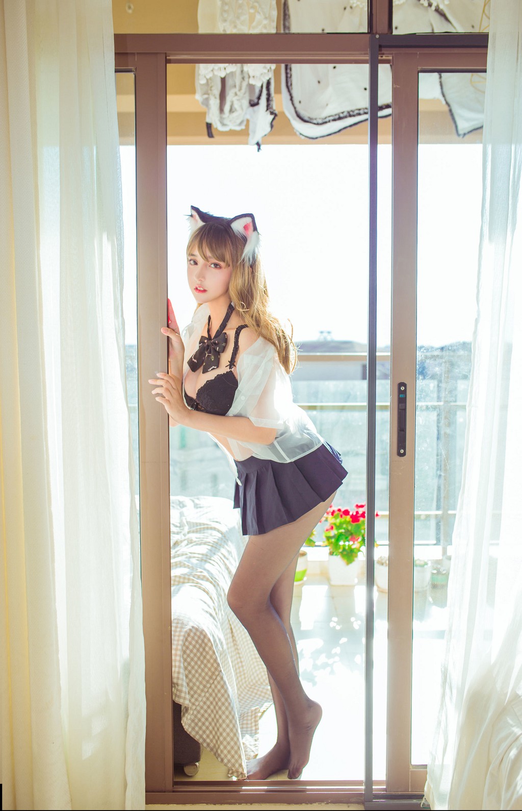 米线线sama 《阳台黑丝性感猫咪》 [Cosplay美女] 写真集[24P]