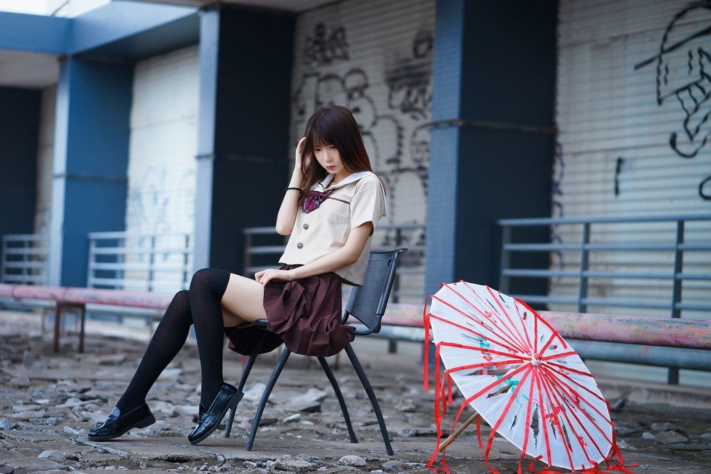 疯猫ss《丝袜狂想曲(伞)》 [萝莉COS] 写真集[42P]