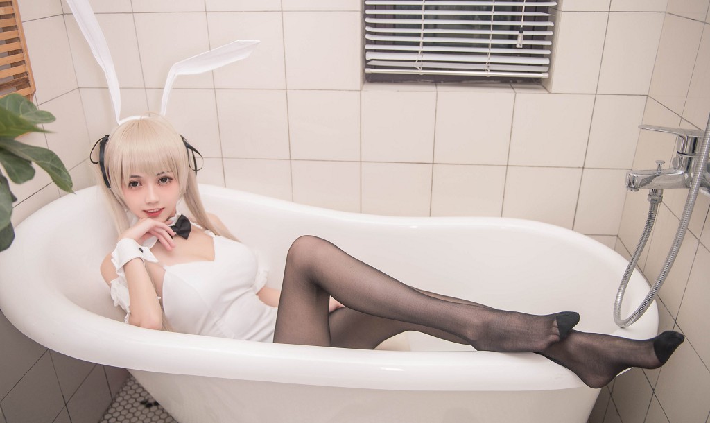 COSER你的负卿《爱宕泳装穹妹兔女郎》  [Cosplay福利] 写真集[36P]