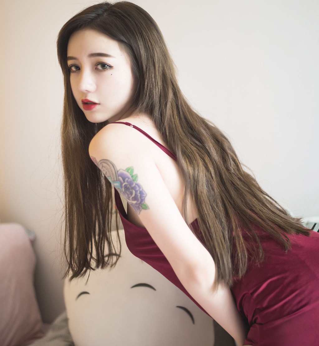 COSER洛丽塔大哥《吊带睡衣 2B改》 [Cosplay美女] 写真集[29P]