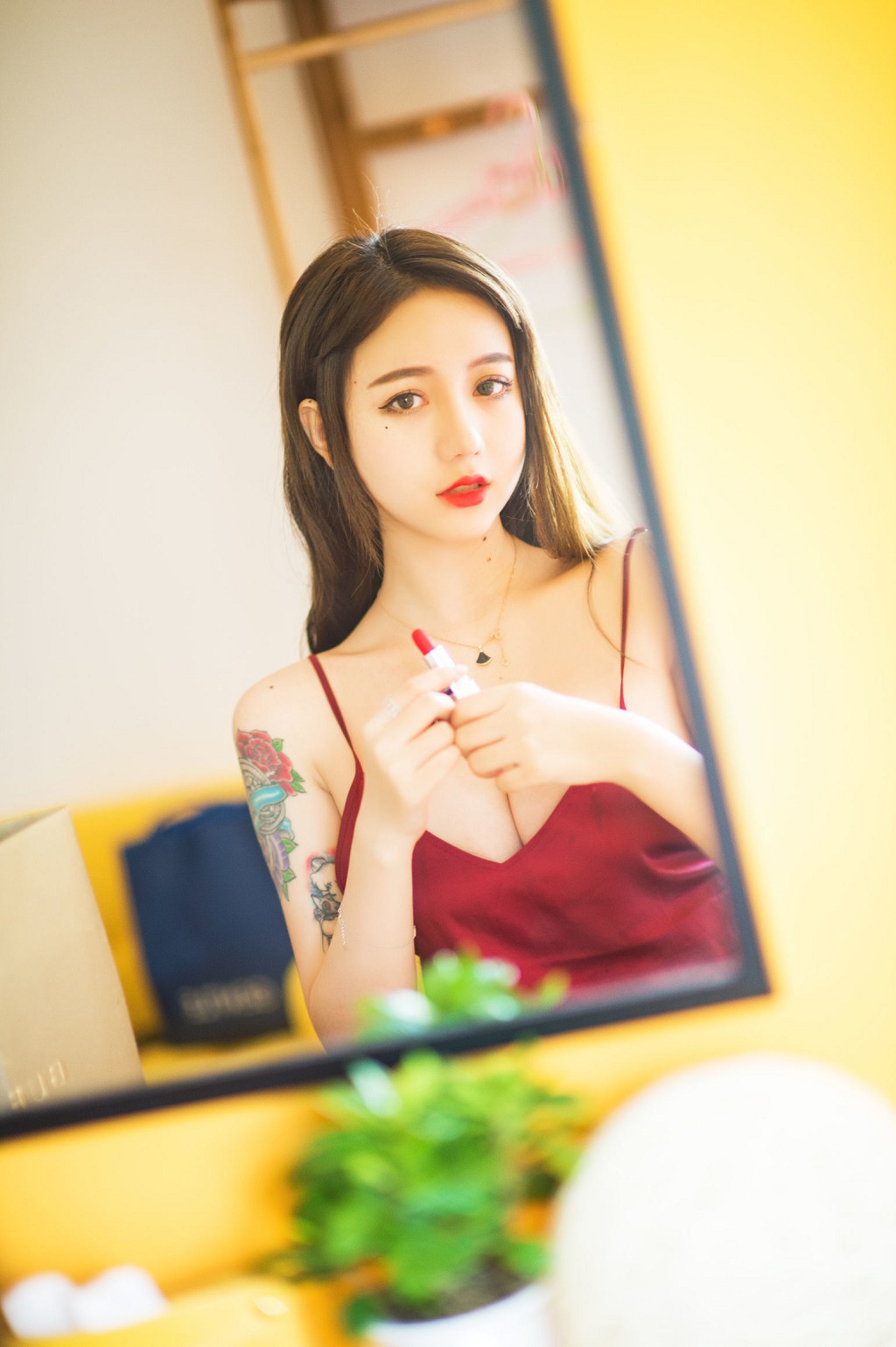 COSER洛丽塔大哥《吊带睡衣 2B改》 [Cosplay美女] 写真集[29P]