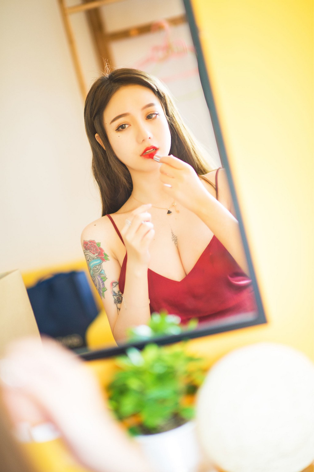 COSER洛丽塔大哥《吊带睡衣 2B改》 [Cosplay美女] 写真集[29P]