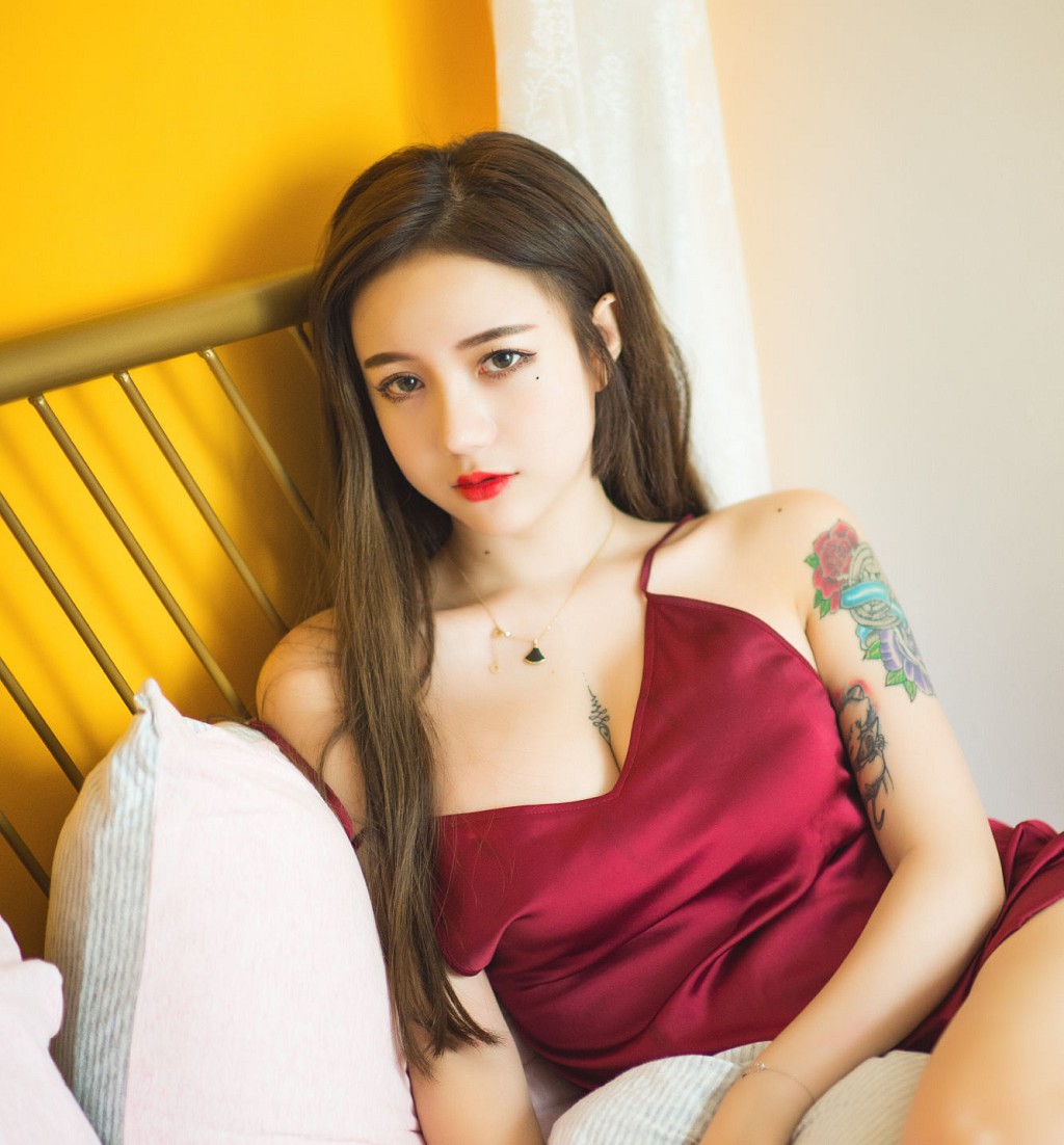 COSER洛丽塔大哥《吊带睡衣 2B改》 [Cosplay美女] 写真集[29P]