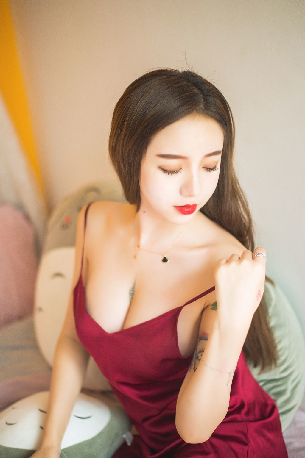 COSER洛丽塔大哥《吊带睡衣 2B改》 [Cosplay美女] 写真集[29P]