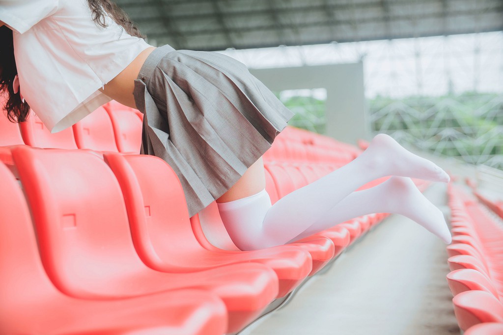 木绵绵OwO《灰色JK制服》 [COSER美女] 写真集[38P]