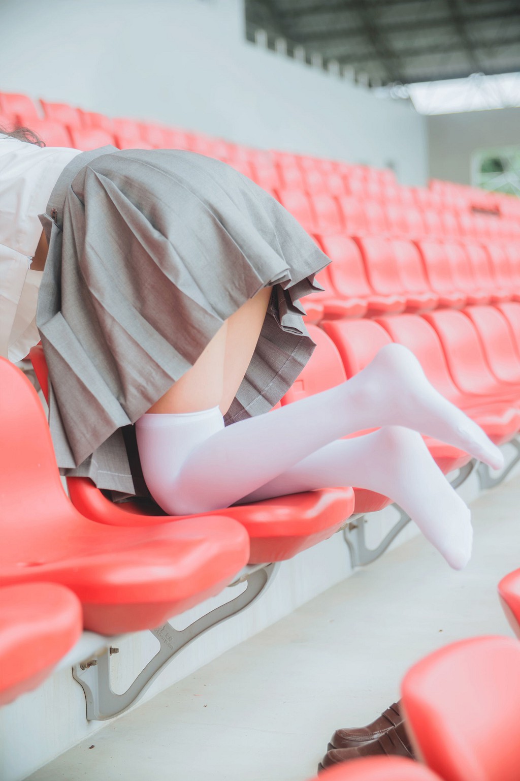 木绵绵OwO《灰色JK制服》 [COSER美女] 写真集[38P]