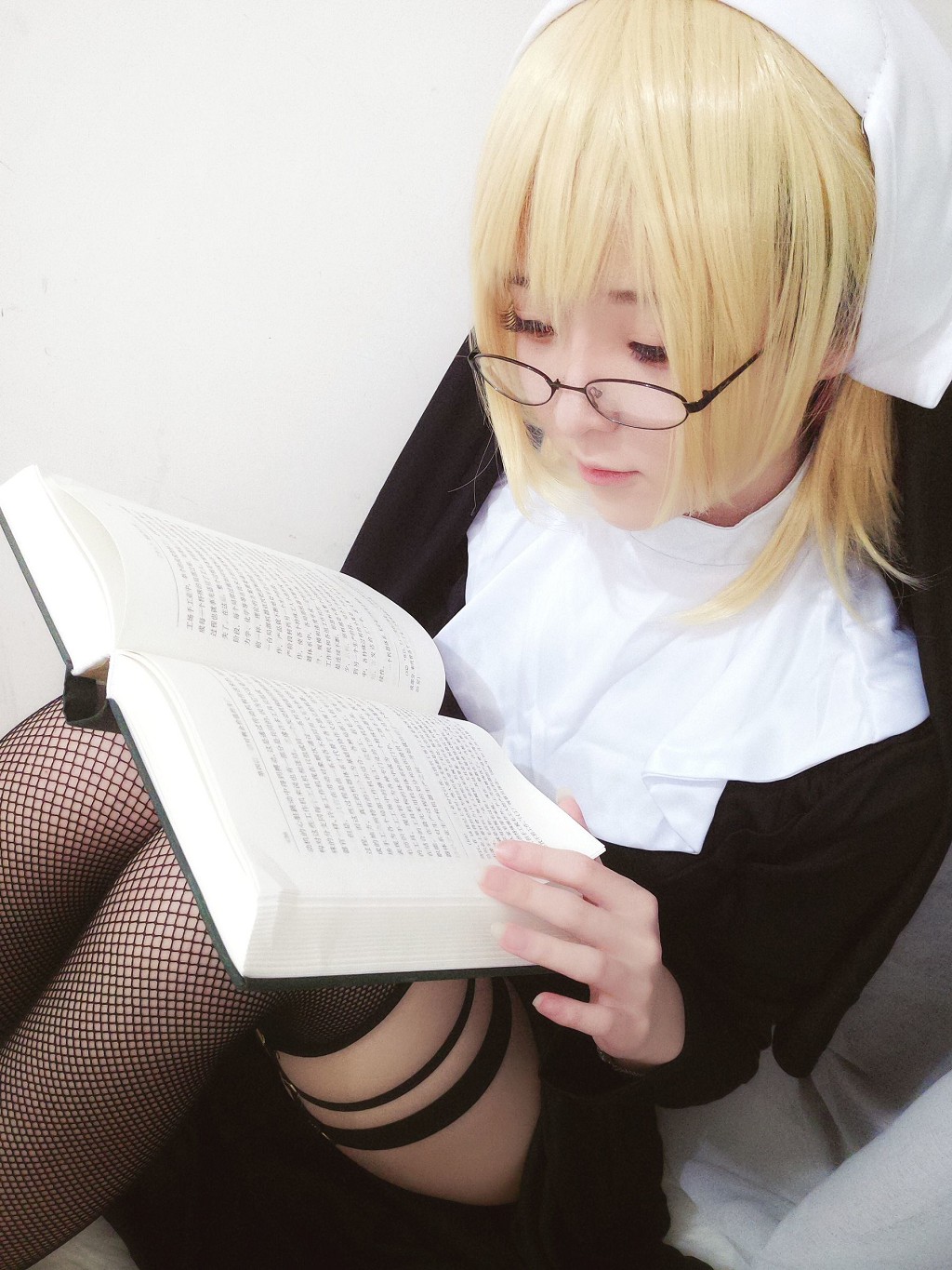 一小央泽 《修女小姐姐（黑）》 [Cosplay美女] 写真集[21P]